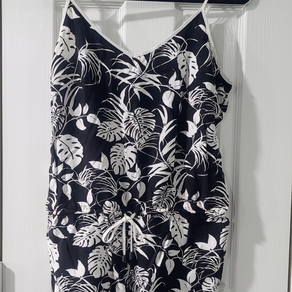 Vince Camuto Monochrome Leaf Pattern One Piece